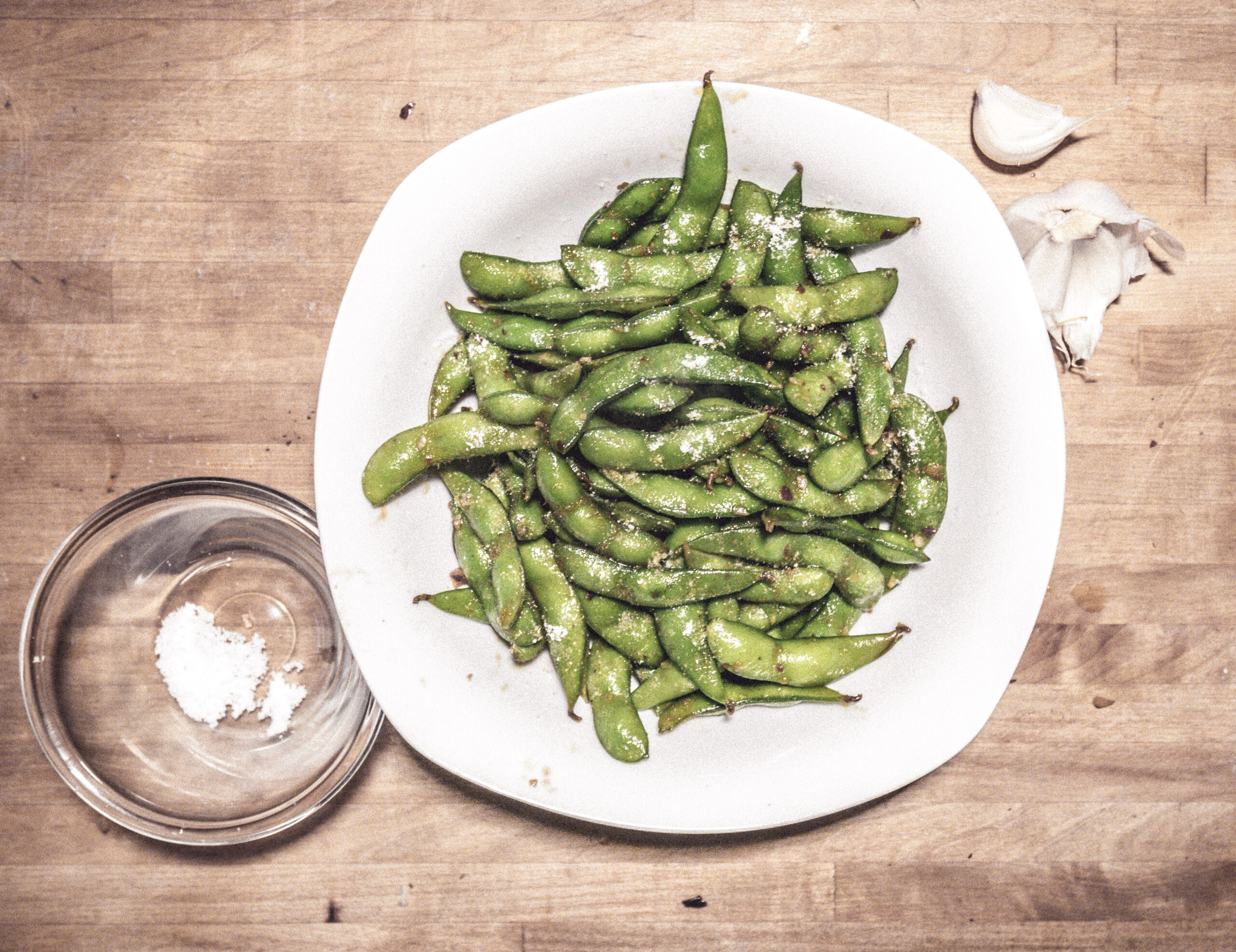 Edamame mit Knoblauch und Chili Das jüngste Gericht