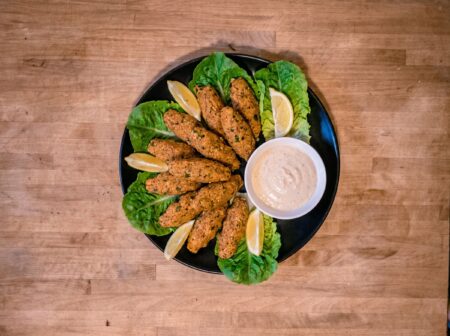 Cig Köfte mit Tahin Ajvar Sauce