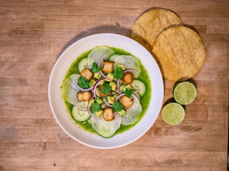Kohlrabi-Aguachile mit Kräuterseitling-„Jakobsmuscheln“ – mexikanische Vorspeise in vegan