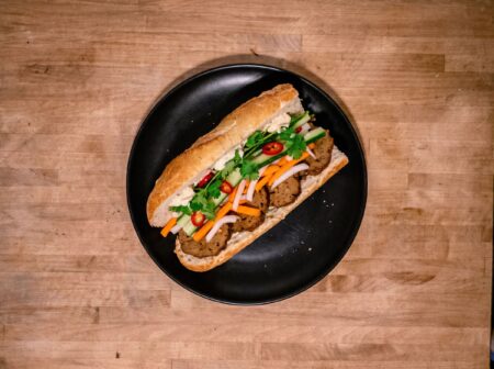 Veganes Banh Mi Chay mit Seitan und veganer Mayo